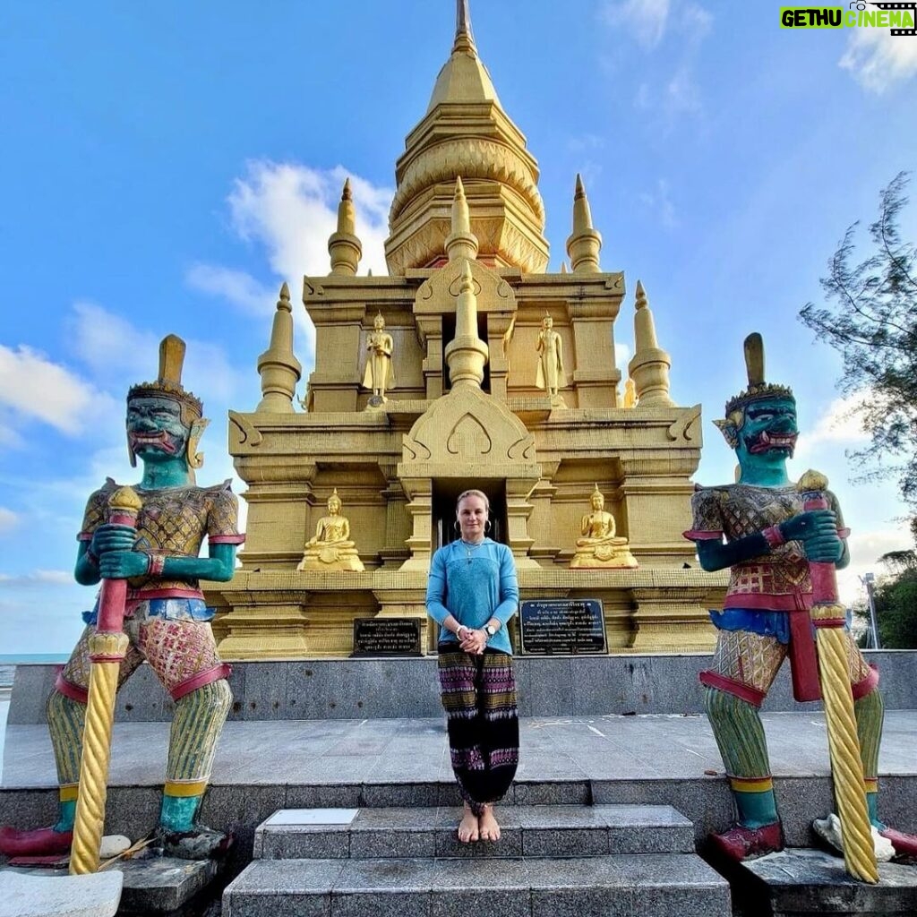 Valentina Shevchenko Instagram - 📍Wat Phra Chedi Laem So พระเจดีย์แหลมสอ วัดเจดีย์แหลมสอ 🕉️ Koh Samui Island, Thailand