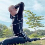 Valentina Shevchenko Instagram - Stretching at the end of any workout is must do! 👊👊👊 Rocking workout clothing powered by gorgeous halleberry x @sweatybetty 💪💪💪 #Thailand #nature #workout #mmatraining #stretching #ufc #fighter #athlete Phuket, Thailand