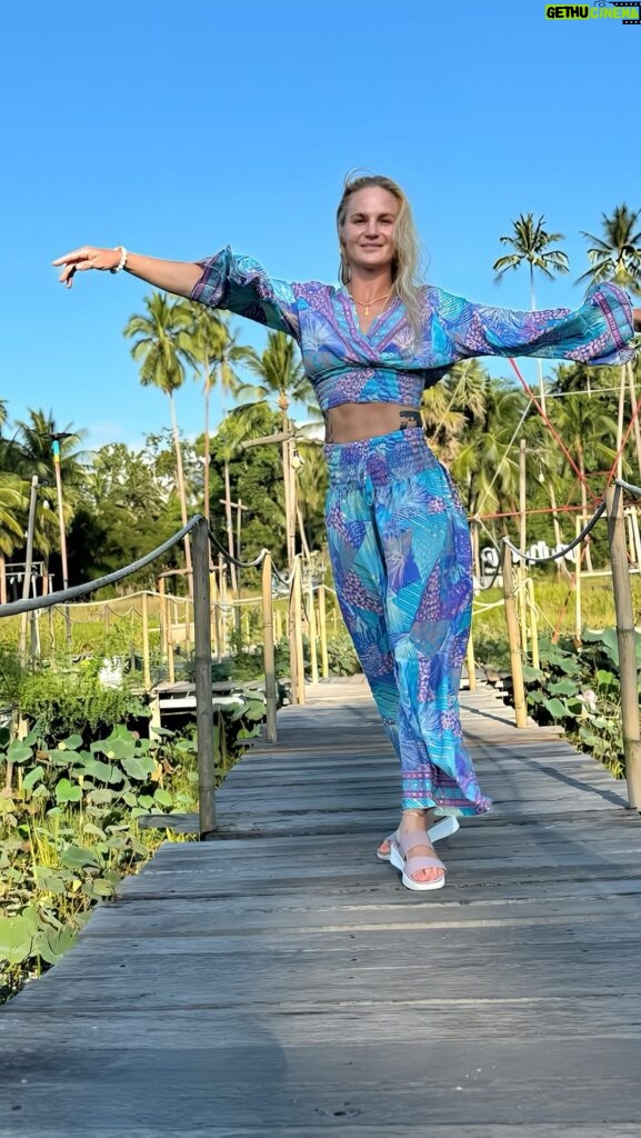 Valentina Shevchenko Instagram - 🪷☀️🌴☀️🪷 #Samui #Thailand #RoadTravel #Lotus Koh Samui Island, Thailand