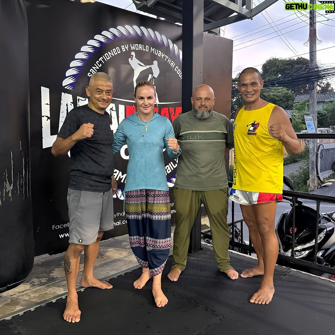 Valentina Shevchenko Instagram - Great to meet with our friends at @lamaimuaythai gym in Samui Island , Ralph and Nong πͺ After 10 years itβs amazing to feel the energy of the gym when I had so many training camps for my World IFMA Muaythai Championships π Lamai Muay Thai Camp - KOH SAMUI