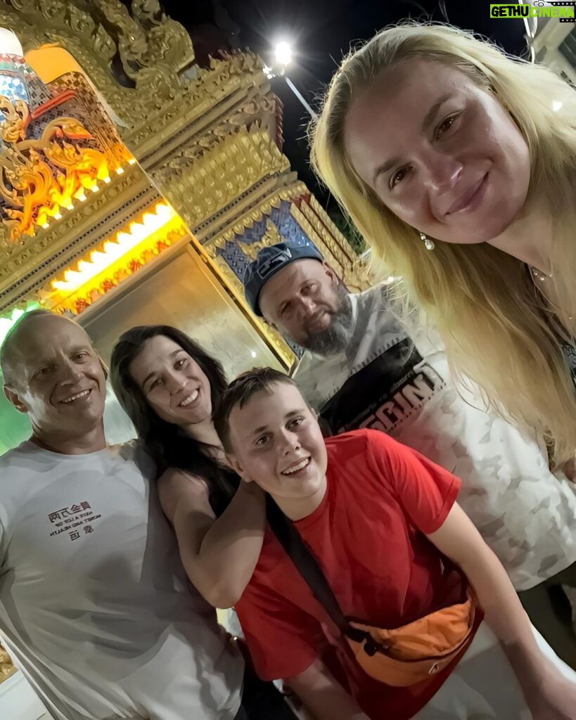 Valentina Shevchenko Instagram - 🥷🥷 @joannajedrzejczyk @bulletvalentina Great to see you Joanna ! 👊 Knowing each other for 18 years 👊 Sharing the same passion for martial arts 👊 Phuket, Thailand