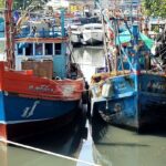 Valentina Shevchenko Instagram - Visiting Thai fisherman port today 🎣 #Thailand #fisherman #seaport #travel #lifestyle #pescador Phuket, Thailand