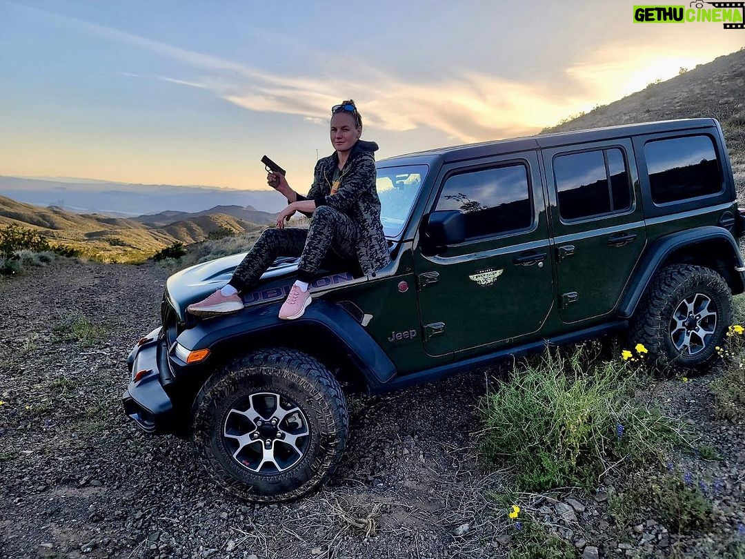 Valentina Shevchenko Instagram - Got this beauty from #Brownells for my #CCW 😍 @brownellsinc @sigsauerinc #TheBullet #P365 #arizona