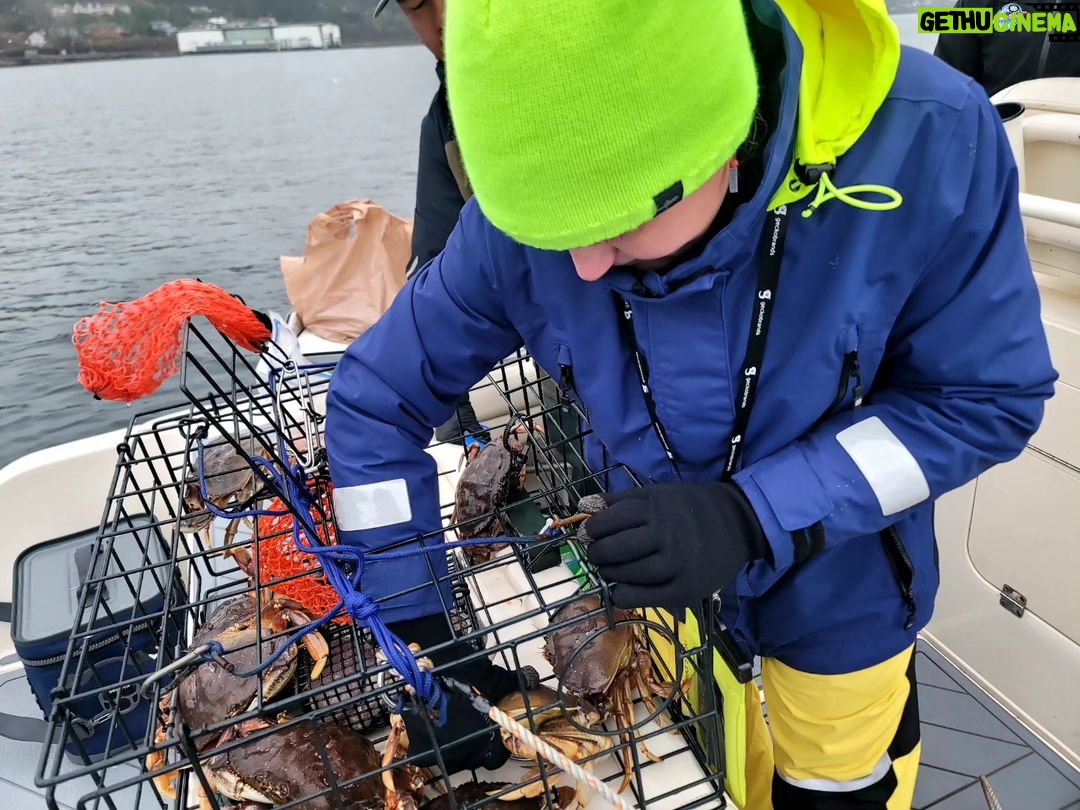 Valentina Shevchenko Instagram - Winter at Puget Sound 😍 Crabbing with friends 🦀 #DungenessCrab #PugetSound #WashingtonState Puget Sound-Seattle, WA