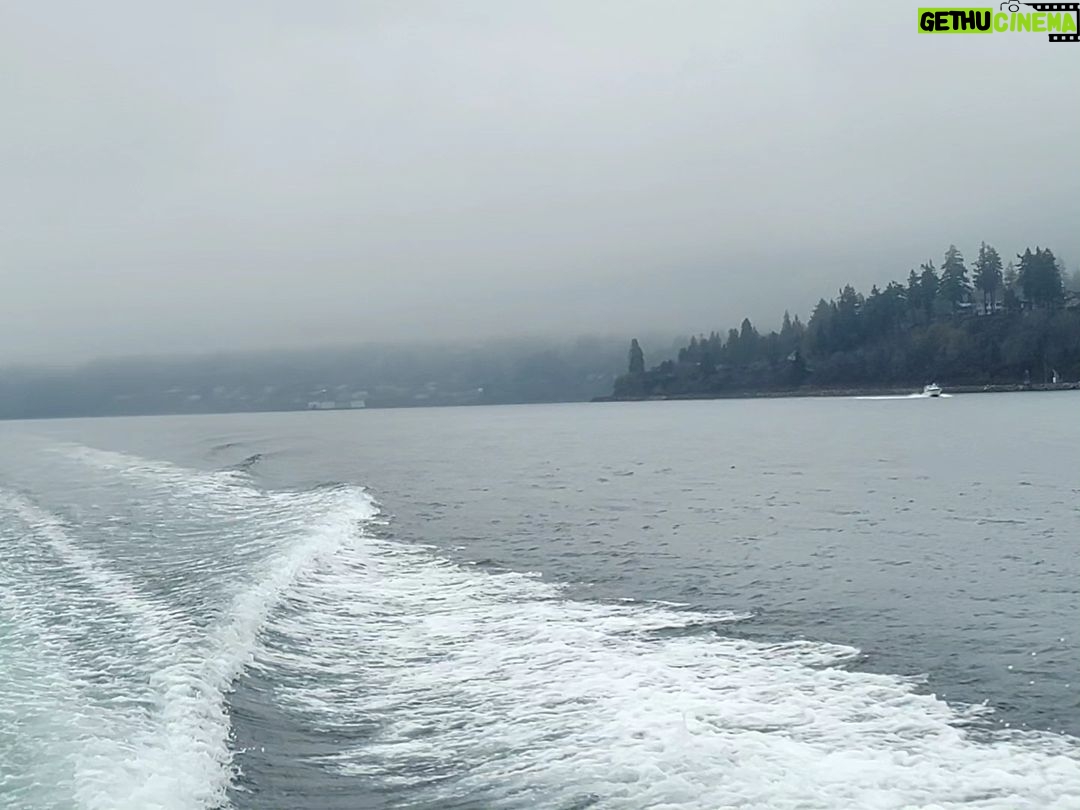 Valentina Shevchenko Instagram - Winter at Puget Sound 😍 Crabbing with friends 🦀 #DungenessCrab #PugetSound #WashingtonState Puget Sound-Seattle, WA
