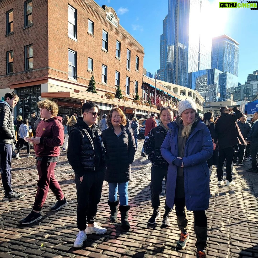Valentina Shevchenko Instagram - Thanksgiving ๐ฆ๐ day with friend in Seattle ๐งก๐ Seattle, WA, USA