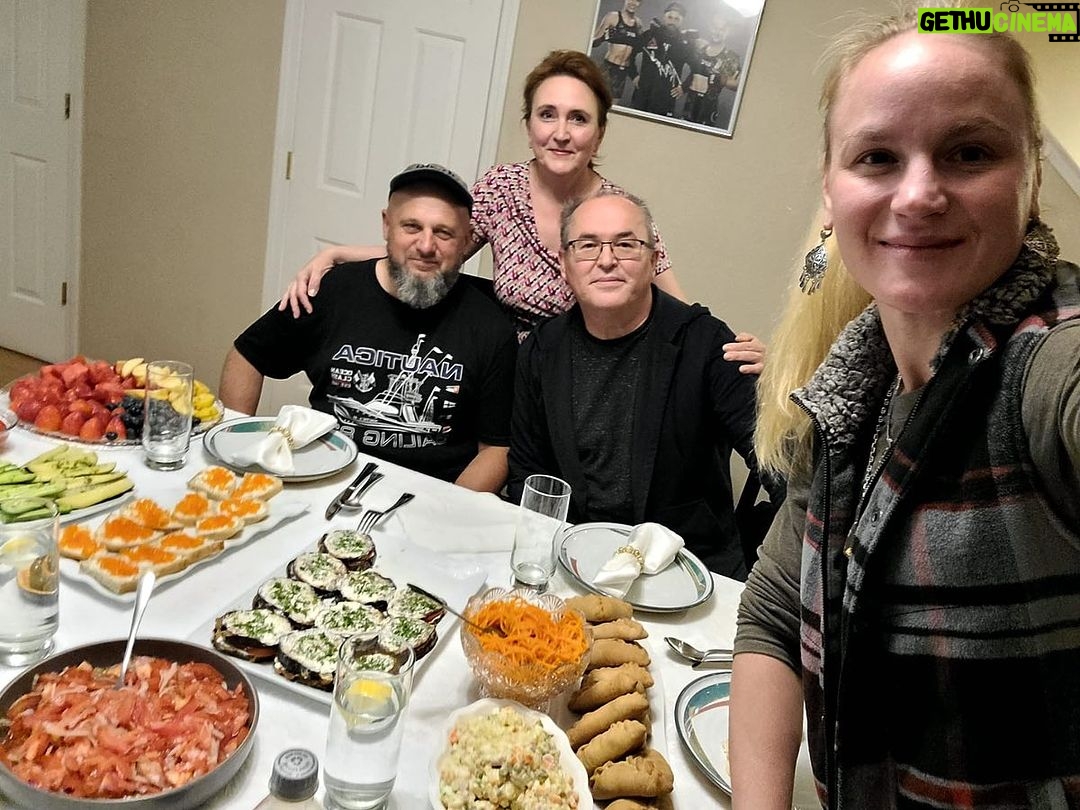 Valentina Shevchenko Instagram - In San Francisco with friends ! Aviation Museum , delicious homemade food , early morning workout 💪 #GoodTime San Francisco, California
