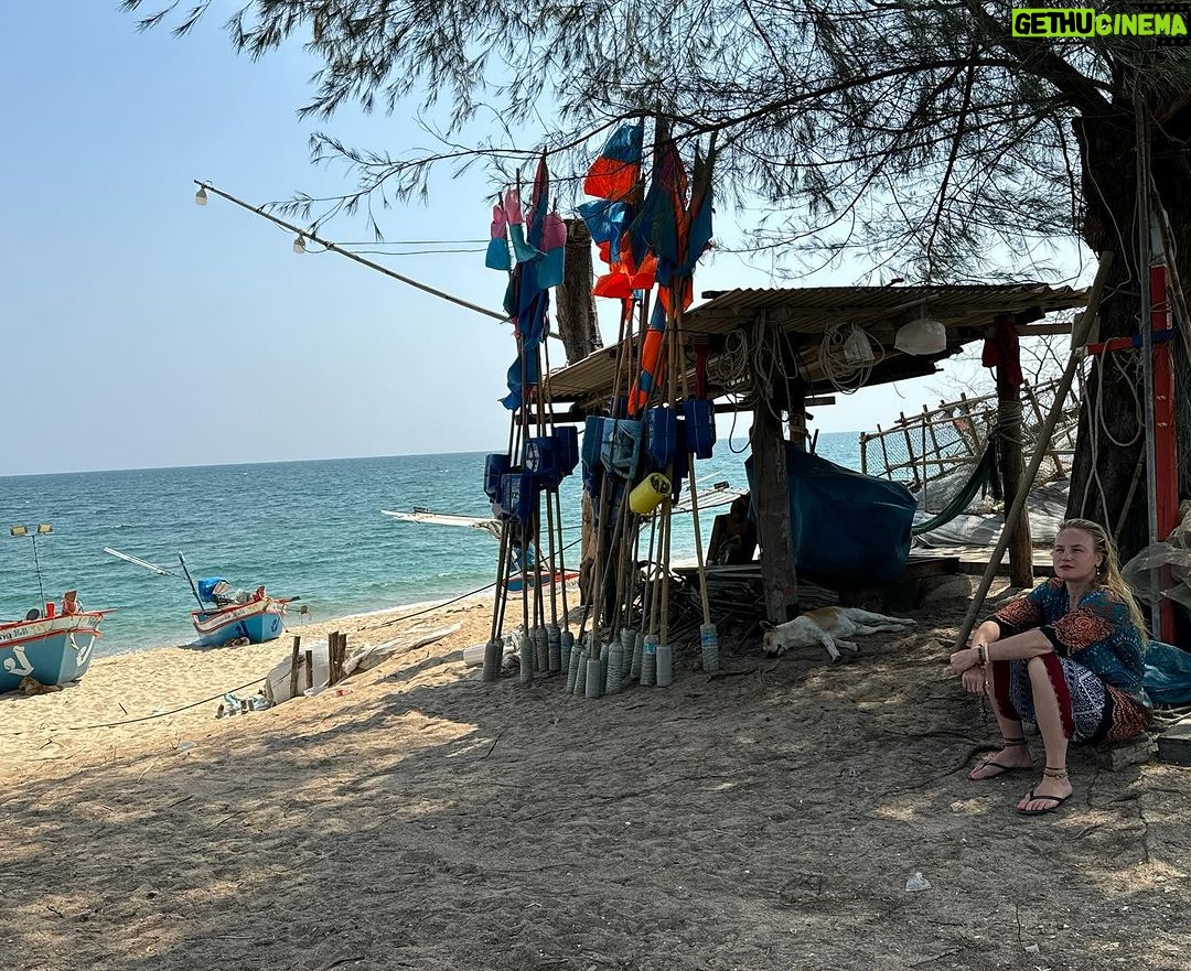 Valentina Shevchenko Instagram - Driving around the Thailand with the pase to explore 🙂 Not trying to get from point A to point B, but to capture very moment and every place 🥰