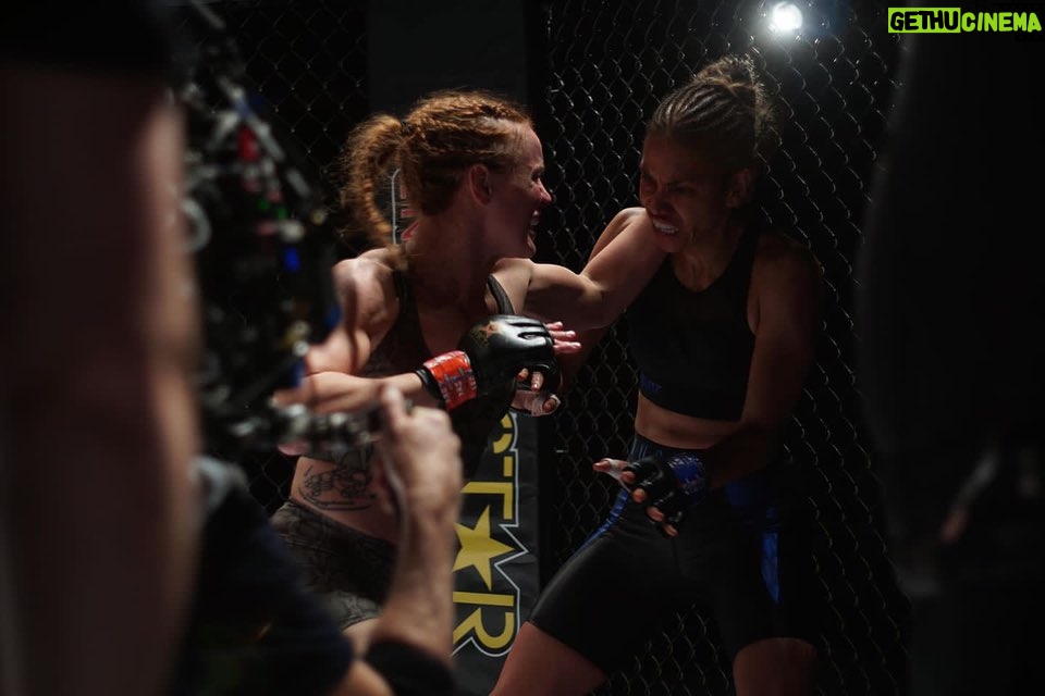 Valentina Shevchenko Instagram - Can’t believe it was 4 years ago ! Since we shoot #BruisedTheMovie 🤩 Thank you @fullerframes for sharing with me this #BTS memories 😍 #LadyKiller #Bruised #HalleBerry #Bullet
