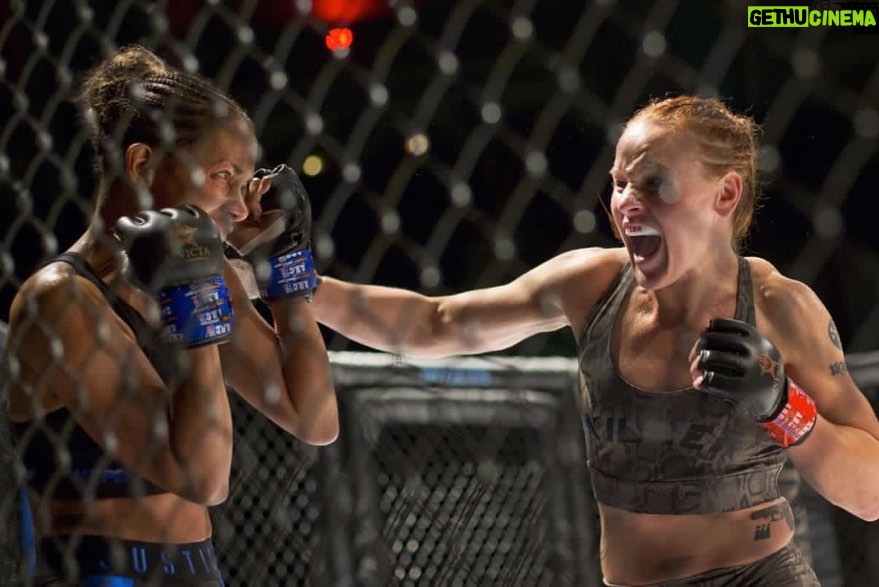 Valentina Shevchenko Instagram - Can’t believe it was 4 years ago ! Since we shoot #BruisedTheMovie 🤩 Thank you @fullerframes for sharing with me this #BTS memories 😍 #LadyKiller #Bruised #HalleBerry #Bullet