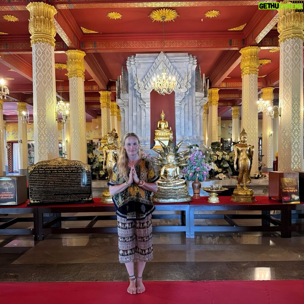Valentina Shevchenko Instagram - Phra Mahathat Chedi Phakdee Prakat พระมหาธาตุเจดีย์ภักดีประกาศ