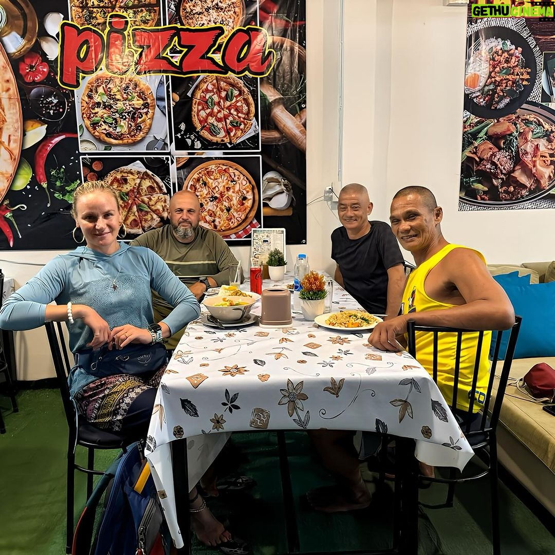 Valentina Shevchenko Instagram - Great to meet with our friends at @lamaimuaythai gym in Samui Island , Ralph and Nong πͺ After 10 years itβs amazing to feel the energy of the gym when I had so many training camps for my World IFMA Muaythai Championships π Lamai Muay Thai Camp - KOH SAMUI