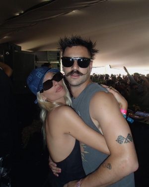 Valentina Zenere Instagram - empezando el año con mi gente bella