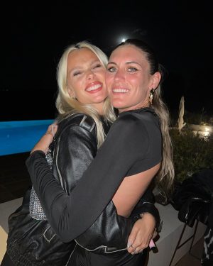 Valentina Zenere Instagram - empezando el año con mi gente bella