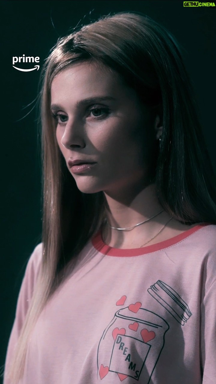 Valentina Zenere Instagram - A sus 19 años, Nahir Galarza se convirtió en la mujer más joven en ser condenada a cadena perpetua en Argentina. #Nahir ya inició su rodaje con Valentina Zenere como su protagonista. El elenco está conformado por Mónica Antonopulos, César Bordón, Nacho Gadano y Simón Hempe, entre otros. #PrimeVideoLAT