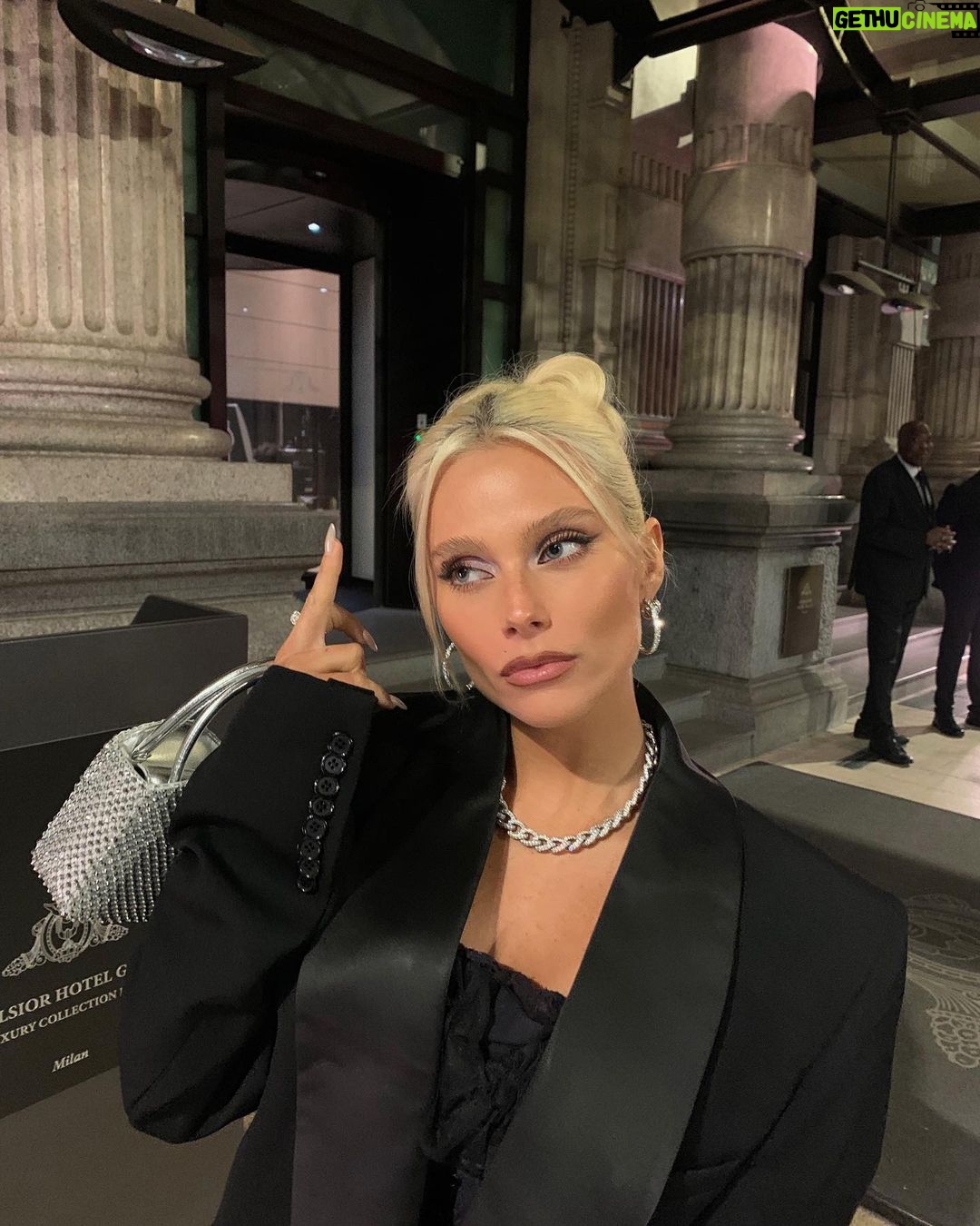 Valentina Zenere Instagram - milán nights @pomellato