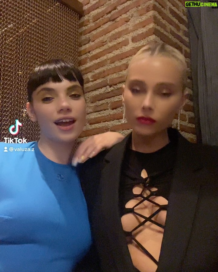 Valentina Zenere Instagram - fin de semana con @elitenetflix