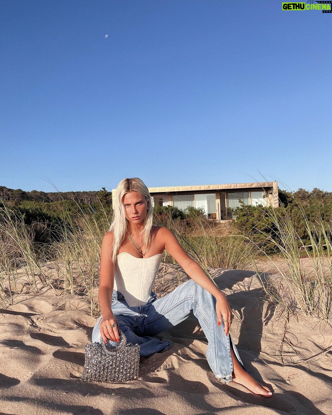 Valentina Zenere Instagram - Yo quiero vivir en la playa