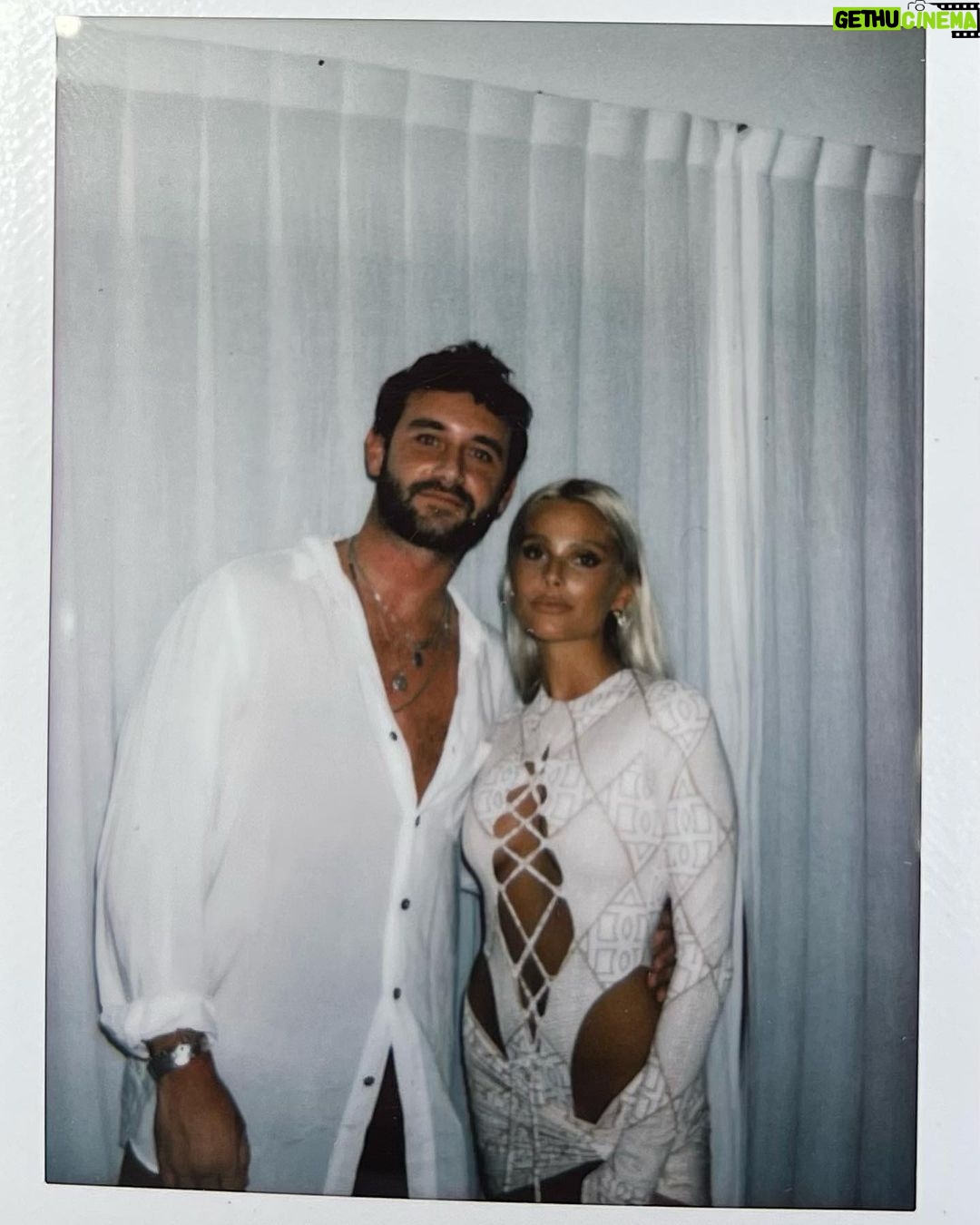 Valentina Zenere Instagram - Feliz aƱo gente lindaš„ popurrĆ de gente que amo (me faltan) y festejando as usual con @lajuanitaprojects
