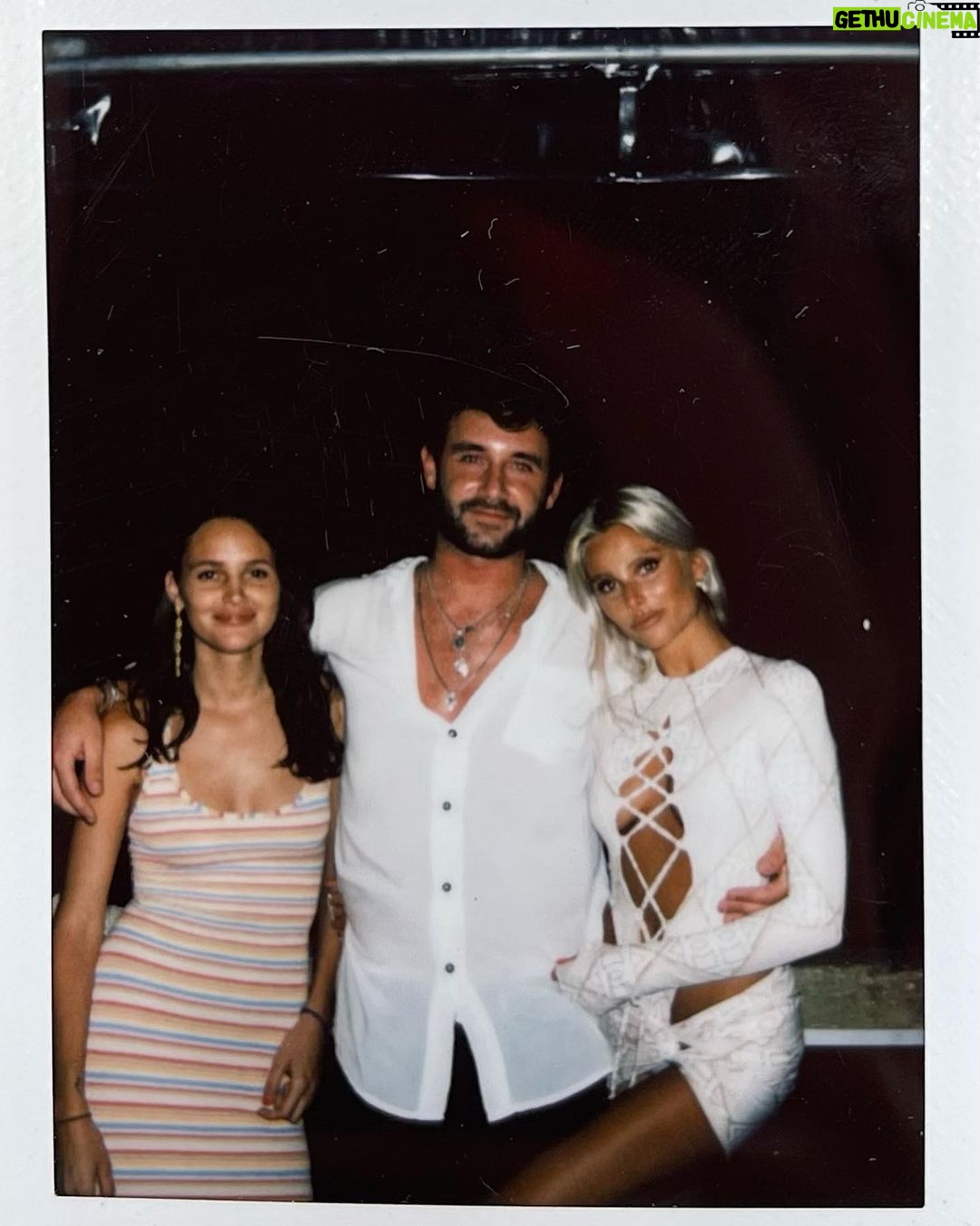 Valentina Zenere Instagram - Feliz aƱo gente lindaš„ popurrĆ de gente que amo (me faltan) y festejando as usual con @lajuanitaprojects