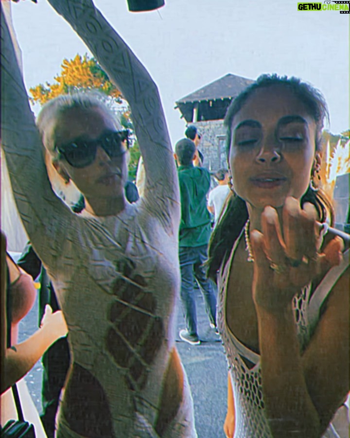 Valentina Zenere Instagram - Feliz aƱo gente lindaš„ popurrĆ de gente que amo (me faltan) y festejando as usual con @lajuanitaprojects