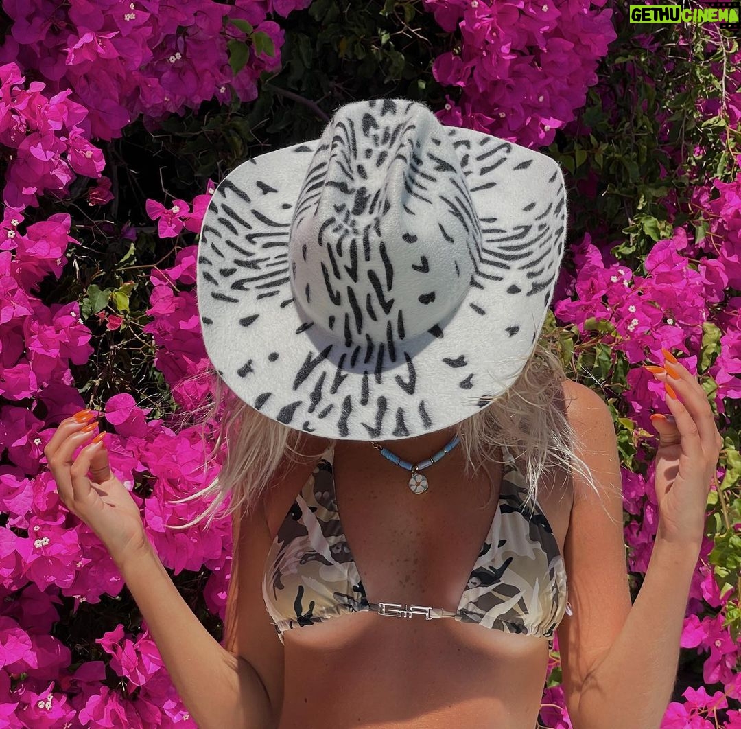 Valentina Zenere Instagram - 🌸🌸🌸 Ibiza, Spain