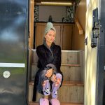 Valentina Zenere Instagram - hemos terminado. que lindo rodaje, que lindo volver a mí país. Siento un montón de cosas y nose si todavía puedo bajarlas acá, pero todo es felicidad. Gracias inmensas por este viaje @hernanguerschuny @zeppelin.studio.latam y a todo el equipo hermoso que formó parte, no me alcanzan 10 fotos para plasmarnos a todos, disfrutando de hacer lo que amamos. Los quiero. Gracias.