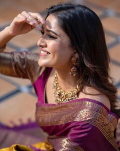 Vani Bhojan Instagram - ❤️