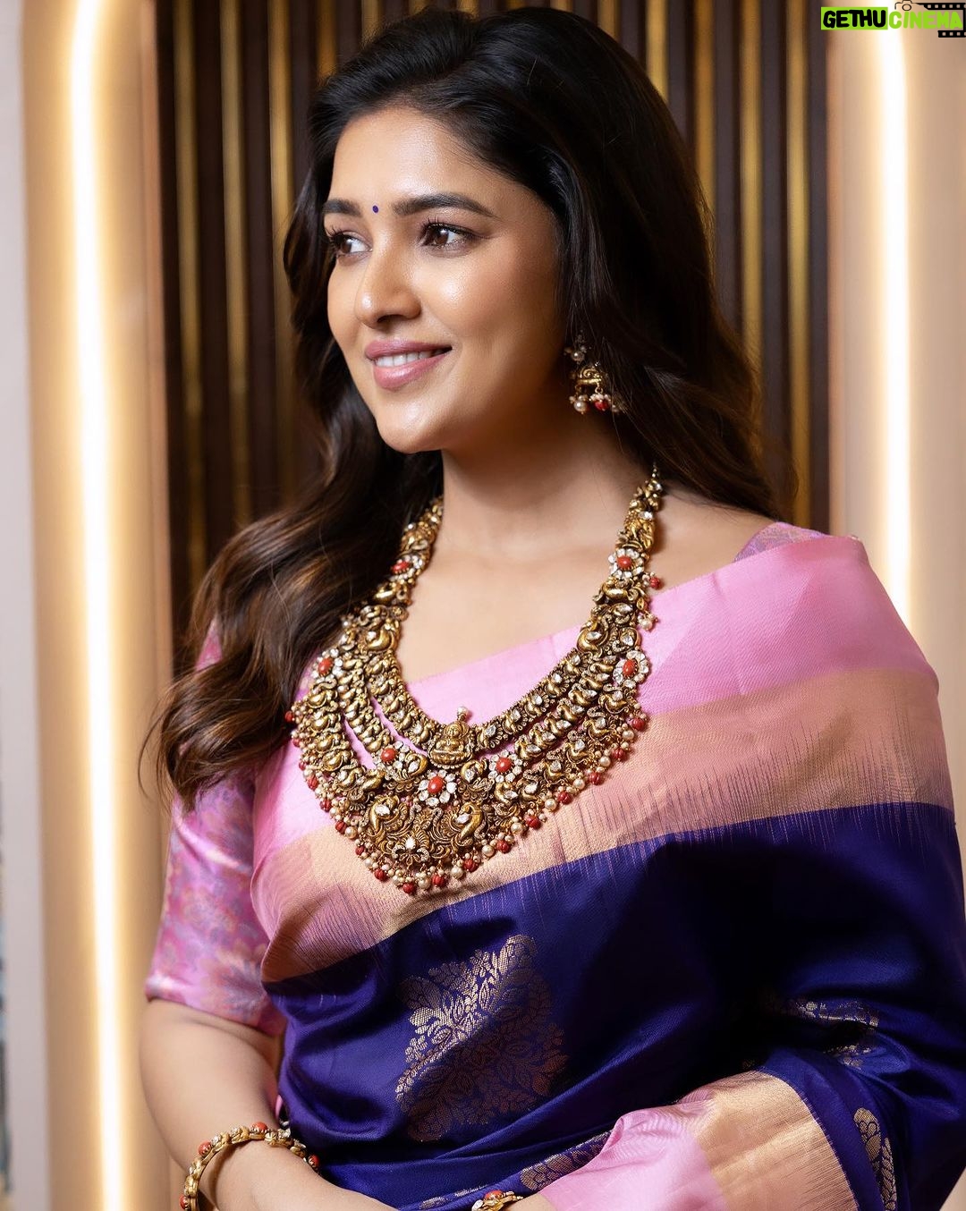 Vani Bhojan Instagram - 💞 Jewellery: @vilvajewels Production: @omelettemediaworks Photography: @photosbyruban