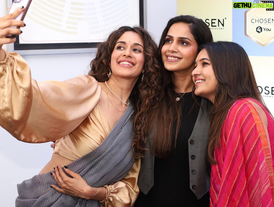 Vani Bhojan Instagram - Congratulations on 4 years of @chosen_by_dermatology @drrenitarajan ! To many more ✨ @samyuktha_shan @pradainisurva @ramyasub @neelimaesai @pritha10hari 🤗❤️