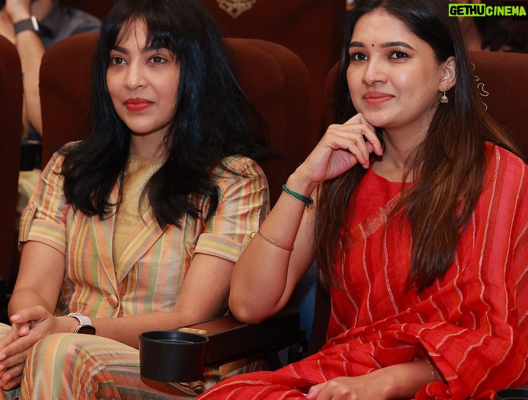 Vani Bhojan Instagram - Congratulations on 4 years of @chosen_by_dermatology @drrenitarajan ! To many more ✨ @samyuktha_shan @pradainisurva @ramyasub @neelimaesai @pritha10hari 🤗❤️