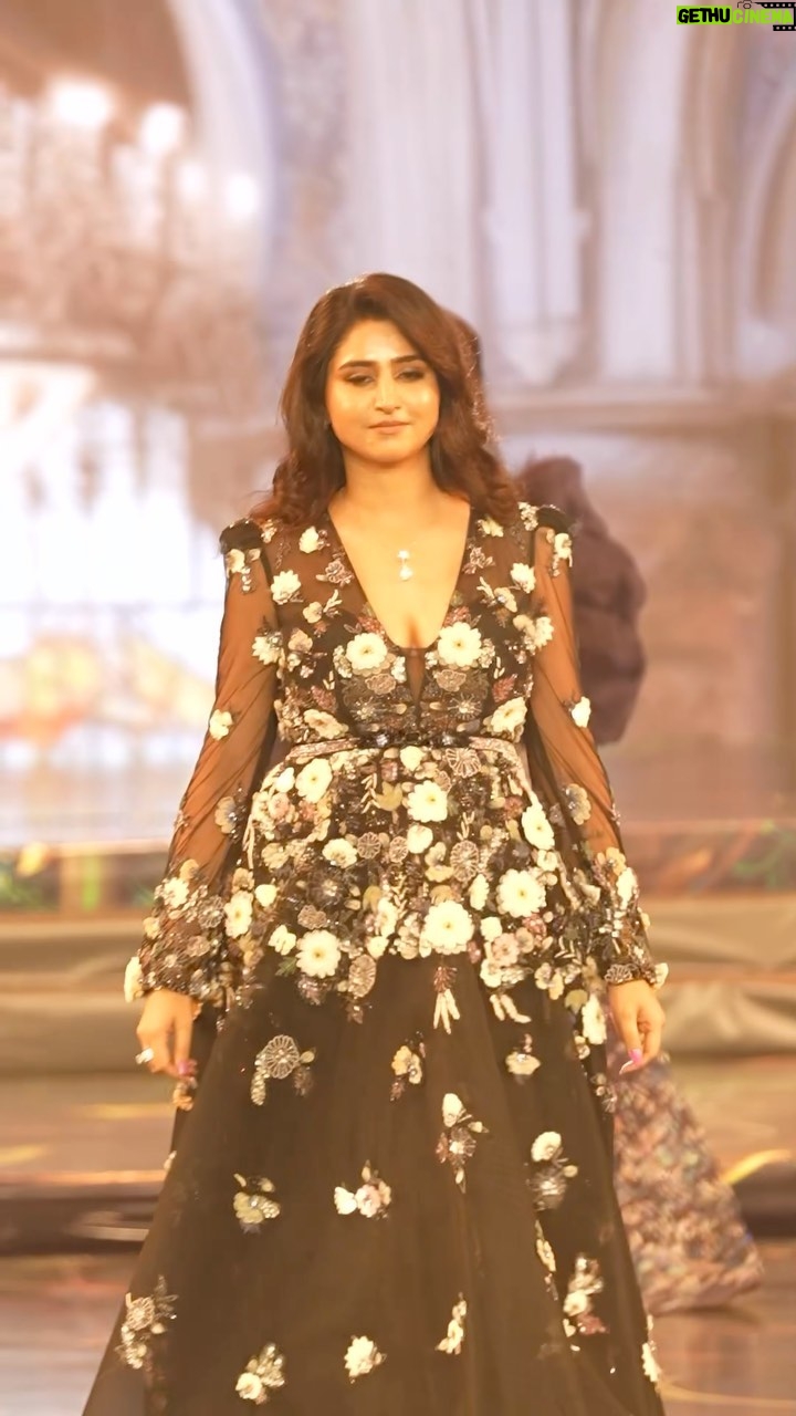 Varshini Sounderajan Instagram - Walked for @teach_for_change Co-Hosted by @novotelhyd Title: @aretehospitals Powered by @tripura_constructions Co-Powered by @argentumartshyderabad Outfit: @amitgt_officialpage Jewellery: @siddharthafinejewellers Styled by @officialanahita Makeup: @theartbeatsalon Photography: @shreyansdungarwal Ground Transport: @mercedesbenzsilverstar Decor: @eventoentertainments Branding: @wtx.india