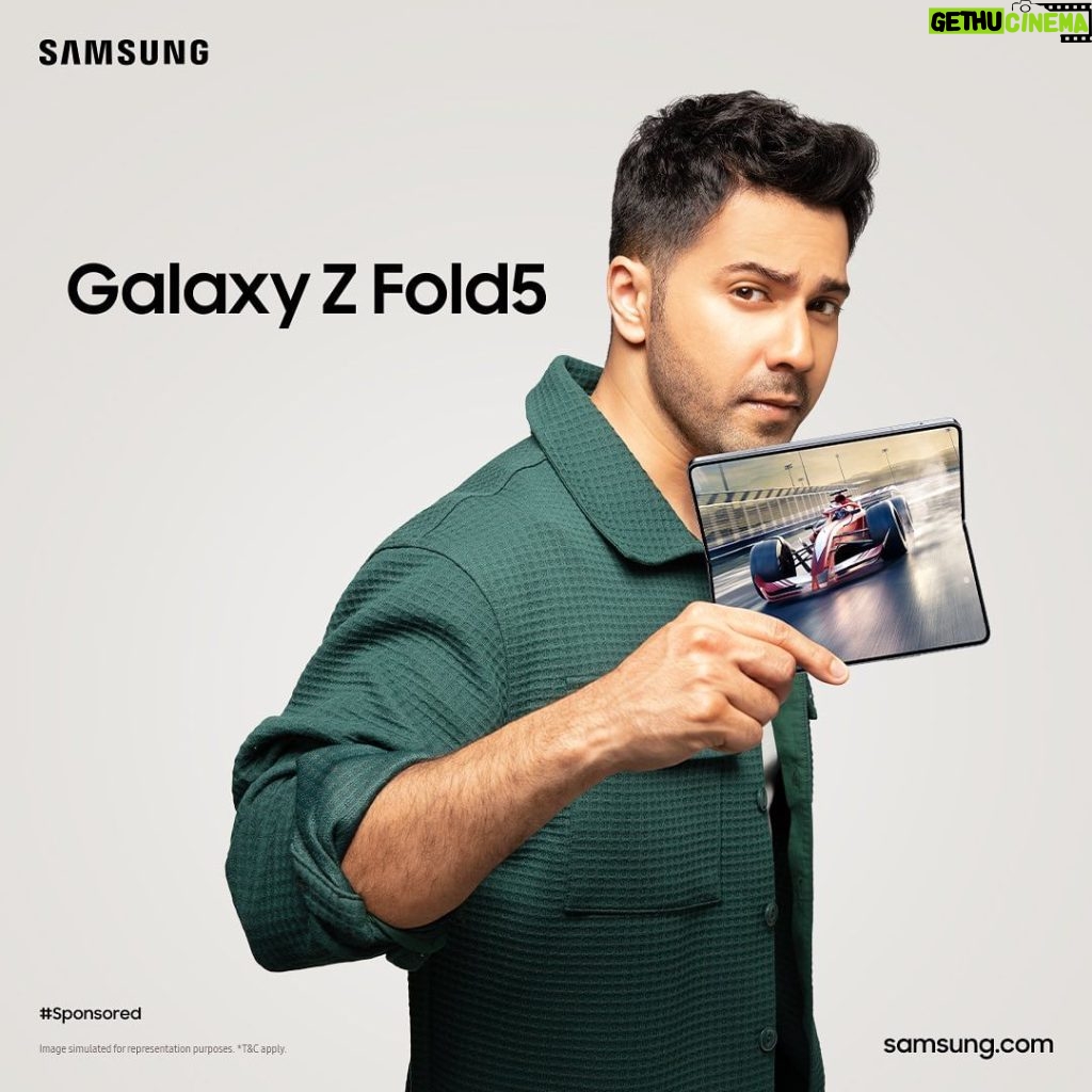 Varun Dhawan Instagram - 2 gaming pros in 1 frame ;) It’s time to unfold the road to victory with powerful gameplay – All thanks to my new #GalaxyZFold5. If your first love is gaming, just like me, then get your hands on this revolutionary smartphone right away and join me on the flip side. #JoinTheFlipSide #Samsung #Collab