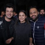 Varun Sharma Instagram - And it’s a Wrap for #SabFirstClass Ikdam First Class tareeke se..Maaze se..Dil se yeh Film Banai hai❤️ Can’t wait for you all to witness this Magical Madness of Love & Laughter ✨💫🤞🧿😇 “Jai Mata Di” @muradkhetani #JyotiDeshpande @shehnaazgill @kushakapila @balwindersinghjanjua @officialjiostudios @cine1studios @amulvmohan @sudhanshu.k.singh @kaiskhetani