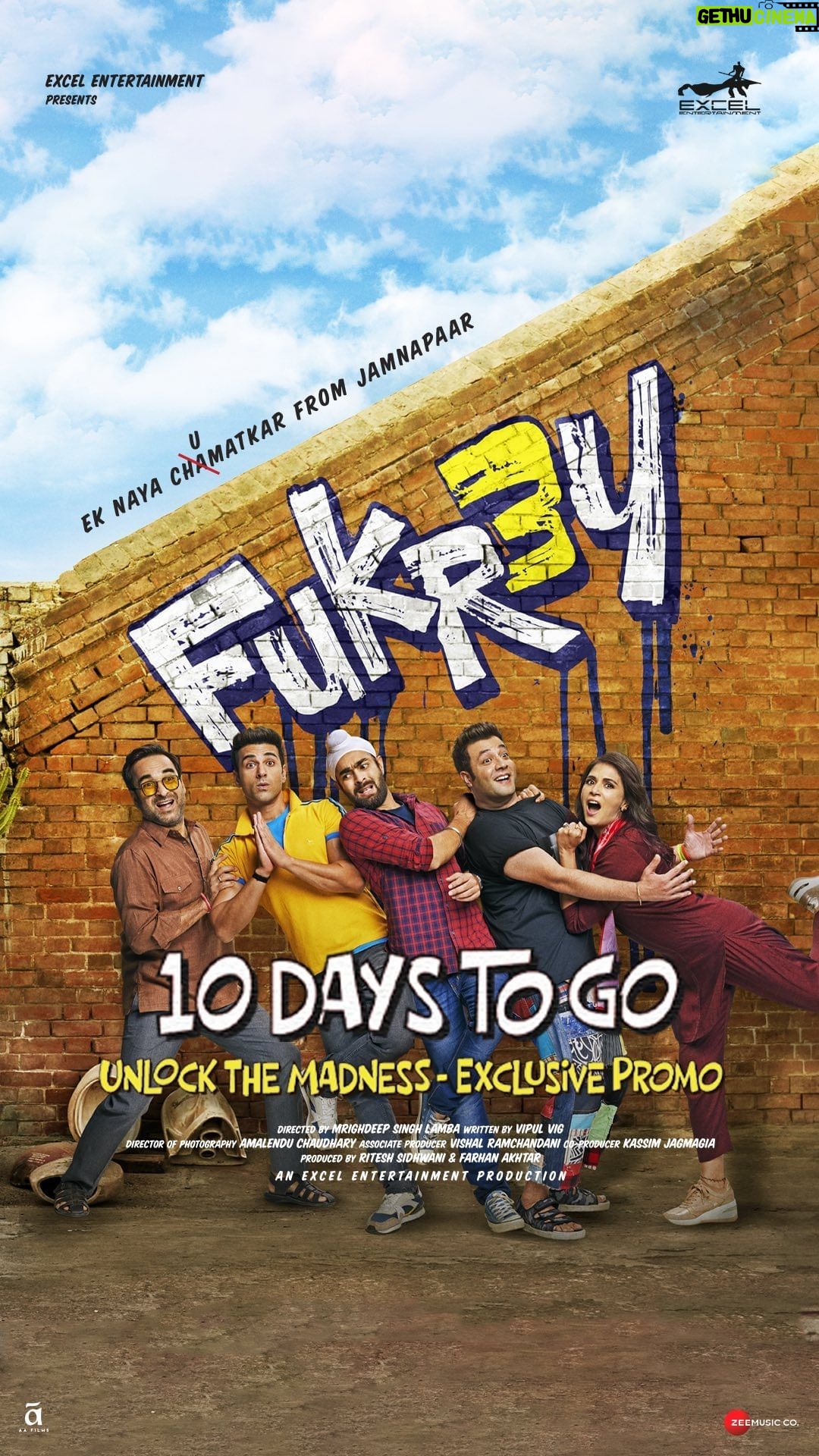 Varun Sharma Instagram - Exclusive Promo Alert! Unlock the madness with the Fukras from 28th September. #10DaysToFukrey3 ❤️💫 @pulkitsamrat @oyemanjot @pankajtripathi @therichachadha @mriglamba @excelmovies @ritesh_sid @faroutakhtar @vipulhappy @amalendu_dop @kassimjagmagia @vishalrr @imanojchouhan @aafilms.official @zeemusiccompany