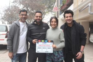 Varun Sharma Instagram - Starting off 2024 on a First Class note with gratitude and excitement as we commence our Shoot today for ‘Sab First Class’ with my Jigri @shehnaazgill helmed by @balwindersinghjanjua and Produced by @muradkhetani Sir @cine1studios  @movietunnelproductions & @officialjiostudios 

This one is gonna be a Super fun ride and this one’s for everyone who’s been there and your support is why life mein ‘Sab First Class’ hai! ❤️💫 

Jai Mata Di 😇✨