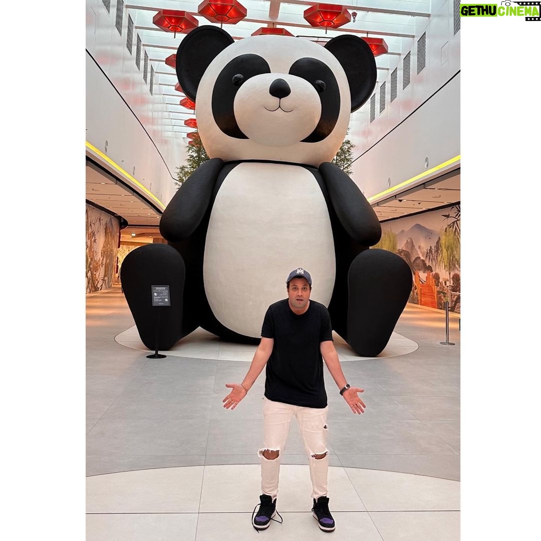 Varun Sharma Instagram - Yeh Mujhe keh raha hai.. Aur mai Ise ki tu Ziada Cute hai!🐼 Ab aap hi batao!!😜