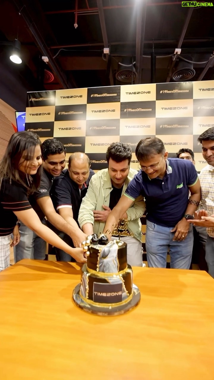 Varun Sharma Instagram - Here’s a glimpse into how we celebrated Timezone’s 19th Anniversary on June 18th! Our esteemed Blue Elite and Gold members were treated to an exclusive encounter with OG Fukra, Varun Sharma , where they enjoyed thrilling games, forged everlasting memories & entered the zone of endless fun together🤸♀️ This event was our heartfelt gesture of appreciation for our cherished guests and patrons. We are super grateful to everyone who showed up and made this event a memorable one! We hope to always deliver the finest entertainment experiences for you all for years to come 💛