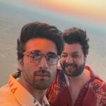 Varun Sharma Instagram - @pulkitsamrat and I had a 48 hours stopover in Dubai and we decided the make the most of it. We took each other to our favourite places and things to do while in Dubai and majje hi aa gaye boss! Pro tip: Its so fast and easy to hop from one location to another in Dubai and there are plenty of affordable yet unique and extraordinary things you can do here. #DubaiTourism #VisitDubai #Dubai