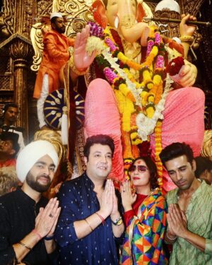 Varun Sharma Instagram - गणपती  बाप्पा मोरया🙏🌸