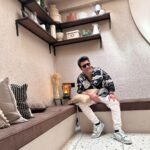 Varun Sharma Instagram – Photo aisi daalo jisse dekhke chaar log smile kar sake🤓