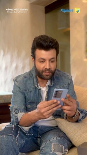Varun Sharma Instagram - Party theme blue ho ya na ho, I’m taking the vivo V27 Pro with me everywhere! 
It’s magic blue color, Mediatek Dimensity 8200 5G Processor & stylish curved design, gets the spotlight on me wherever I go! 
Go get yours, available now on Flipkart 

@flipkarttechspert @vivo_india 
#vivoV27SeriesonFlipkart #TheSpotlightPhone #OutOfTheBlue