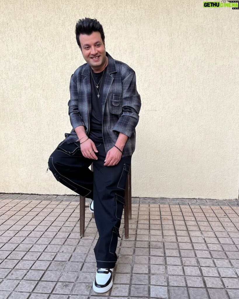 Varun Sharma Instagram - Sunday hai kya?🐼 Styled by - @anshikaav Assisted by - @yash__shah1612 Outfit - @hophead.apparel Sneakers - @voganow Accessories - @inoxjewelryin