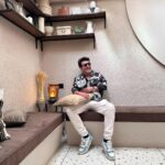 Varun Sharma Instagram – Photo aisi daalo jisse dekhke chaar log smile kar sake🤓