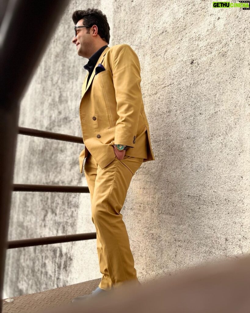 Varun Sharma Instagram - ⚡️💛 Styled by - @anshikaav Assisted by - @yash__shah1612 Suit - @ankitalathofficial Shoes - @dmodotofficial Watch - @jaipurwatchcompany Sunglasses - @thehalfdone