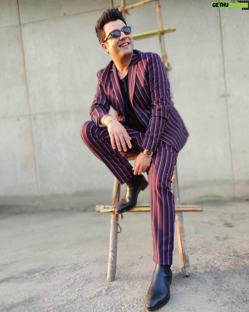 Varun Sharma Instagram - Lookin' at the bright side always✨🌈 Styled by @anshikaav