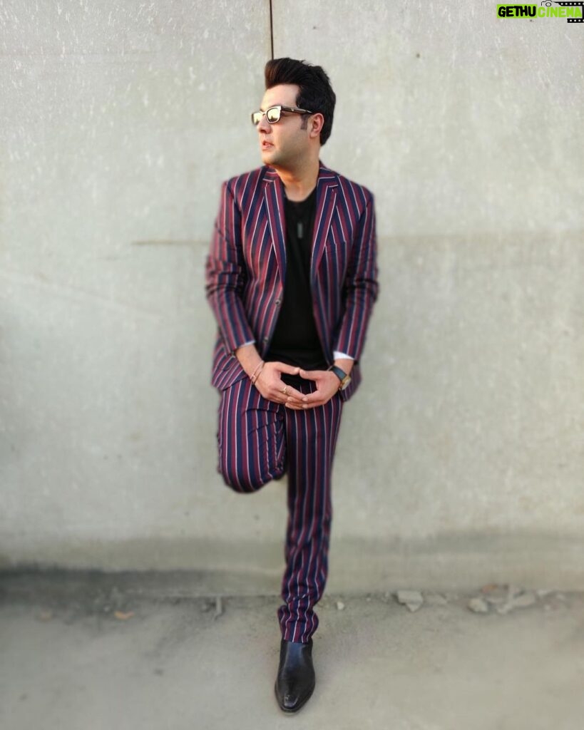 Varun Sharma Instagram - Lookin' at the bright side always✨🌈 Styled by @anshikaav