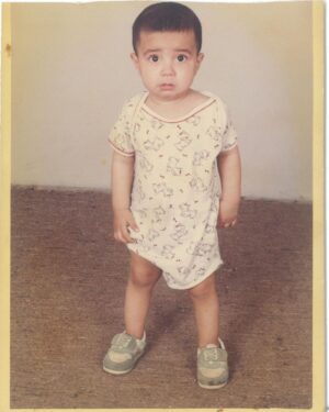 Varun Sharma Instagram - Aaj toh apna din hai!!🤓 
Bachpana kabhi khatam nahi hona chahiye bas!!🫶
 #happychildrensday