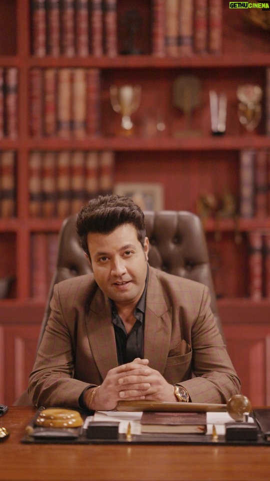 Varun Sharma Instagram - kis kis celebrity par hai ilzaam make a list, kyunki sabko bachayega re tera bollywood insaaf specialist! #CaseTohBantaHai ke court me lagenge atrangi ilzaam, from 29th July, on Amazon miniTV, available on the Amazon shopping app. @riteishd @fukravarun @kushakapila #VarunSharma #CaseTohBantaHai #AmazonminiTV #CaseTohBantaHaiOnminiTV