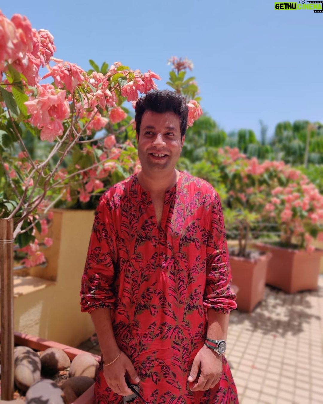 Varun Sharma Instagram - Just coz it’s a happy bright day!!💫